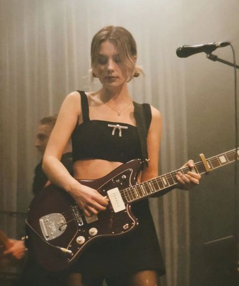 Wolf Alice Band, Ellie Rowsell, Wolf Alice, Rock Wedding, Female Guitarist, Riot Grrrl, Love Band, Happy Wife, Music Heals