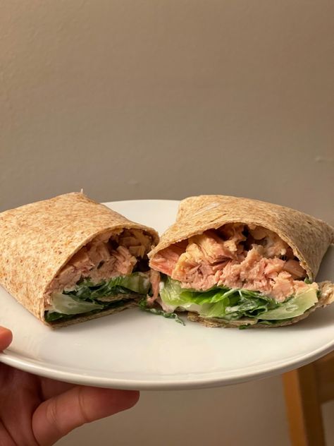 Tuna Wrap Recipe Healthy, Tuna Wrap, Wraps Recipes Healthy, Healthy Food Habits, Healthy Food Inspiration, Healthy Food Dishes, Sandwiches For Lunch, Think Food, Healthy Meal Plans