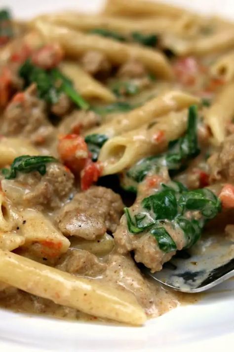 Ground Turkey Pasta, Ground Turkey Recipes Easy, Turkey Spinach, Ground Turkey Recipes Healthy, Turkey Pasta, Dinner Quick, Pasta Penne, Pot Recipes Easy, Green Chiles