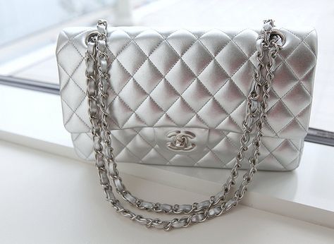 Silver CHANEL Chanel 2015, Silver Bags, Beautiful Handbags, Lv Handbags, Fashion Deals, Coco Chanel, Chanel Handbags, Beautiful Bags, Clutch Handbag