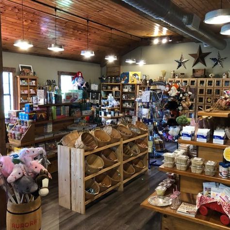 Tack Shop Display Retail Stores, Camp Store Ideas, Small General Store Ideas, Tack Store Display Ideas, Farm Store Decor, Mini Market Store Ideas, Boutique Merchandising, Deli Design, Country Store Display