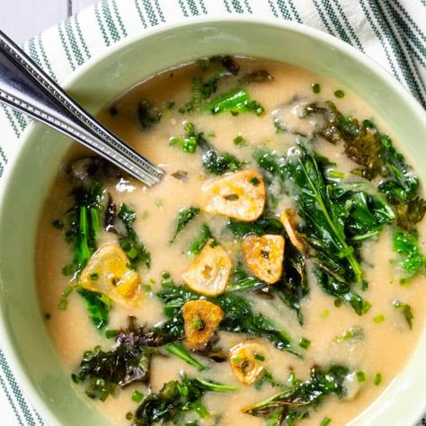 For weeknight dinners, the ideal trifecta is quick, simple, and delicious. This Creamy Chickpea, Broccoli Rabe, and Garlic Soup recipe is all three. Chickpea Broccoli, Garlic Soup Recipe, Creamy Chickpea, Garlic Chips, Bisque Recipe, Garlic Soup, Winter Cooking, Broccoli Rabe, Main Dish Salads