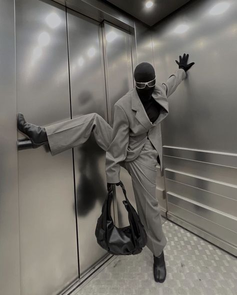 Elevator Photoshoot Men, Futuristic Photoshoot, Studio Photography Poses, Creative Photoshoot Ideas, 사진 촬영 포즈, Model Inspo, Photoshoot Concept, Futuristic Fashion, Trik Fotografi