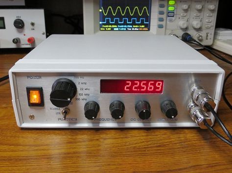 Arduino - XR-2206 Function Generator Techno Gadgets, Survival Gadgets, Arduino Projects Diy, Function Generator, Electronic Circuit Design, Hobby Electronics, Electronic Circuit Projects, Electronics Projects Diy, Circuit Projects