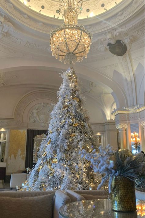 Large XL christams tree all white Huge Christmas Tree, Chanel Winter, Cool Aesthetics, Christmas Hotel, Kardashian Christmas, Rich Christmas, Car Movie, Big Christmas Tree, Luxury Christmas Tree