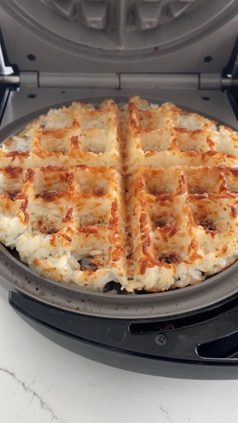 Waffle Crispy Rice, Waffle Iron Crispy Rice, Sushi Waffle Recipe, Crispy Rice Waffle Maker, Crispy Rice In Waffle Maker, Rice Waffles Recipe, Rice In Waffle Maker, Rice Waffles, Spicy Tuna Crispy Rice