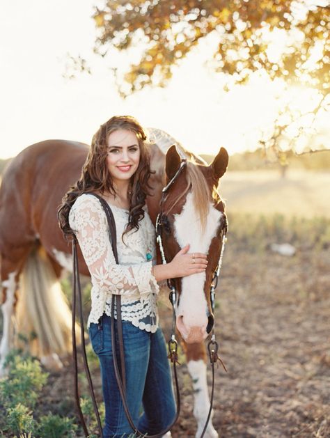 Oklahoma Gold | Belle Lumiere Magazine Senior Horse Photography, Western Photoshoot Ideas, Horse Photoshoot Ideas, Western Photo Shoots, Horse Senior Pictures, Cute Senior Pictures, Horse Photography Poses, Truckers Wife, Pictures With Horses