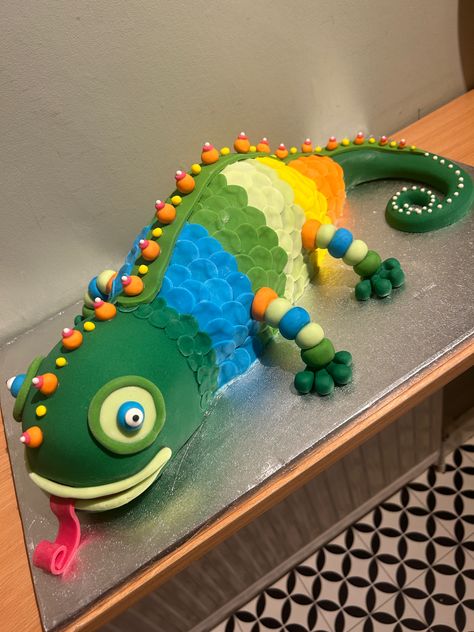 Lizard Cakes For Kids, Chameleon Cake, Lizard Party, Lizard Cake, Spider Cake, Kids Cakes, My Sons, Safari Party, Sugar Paste