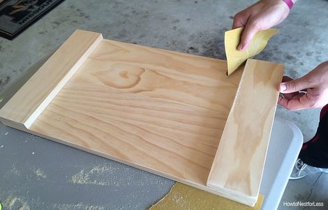 Diy Wood Tray Painting Ideas, Diy Wood Tray, Wood Tray Centerpiece, Diy Serving Tray, Diy Wood Stain, Wood Trays, Diy Staining, Diy Tray, Dekor Diy