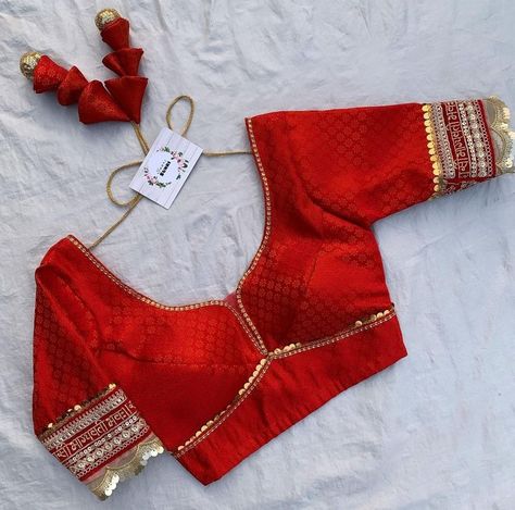 Front Blouse Designs, Red Blouse Design, Modern Blouse Designs, Plain Blouse Designs, Dress Designs For Stitching, Modern Blouse, Long Blouse Designs, Haldi Outfits, Boat Neck Blouse Design