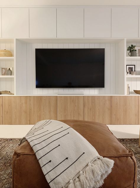 Modern Farmhouse Tv Wall, Wall Trimming, Farmhouse Tv Wall, Kids Tv Room, Living Room Panelling, Living Room Playroom, Modern Family Rooms, Modern Tv Wall Units, Living Room Built Ins