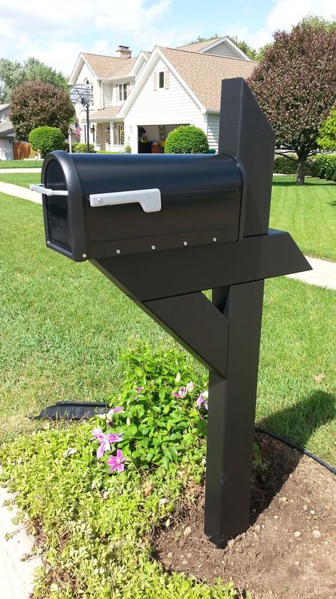 Modern Farmhouse Mailbox Post, Nice Mailbox Ideas, Custom Mailbox Post, Mailbox On Post, Metal Mailbox Post Ideas, Curbside Mailbox Ideas, Old Mailbox Ideas, Black Mailbox Ideas, Mailbox Post Ideas Diy