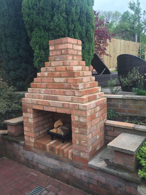 Outdoor Fireplace Brick, Outside Fireplace, Diy Outdoor Fireplace, Outdoor Fireplace Designs, Outdoor Fireplace Patio, Backyard Fireplace, Patio Fireplace, Pergola Design, Outdoor Kitchen Design Layout