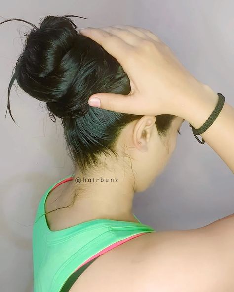 Hair Bun Queens on Instagram: "Fabulous Oily Bun😍🔥🔥🔥 . . Page👉@hairbuns . . @masterni2014 #longhair #longhairstyles #bun #gujarat #bunlove #hairbuns #longhairgoals…" Huge Hair, Long Hair Buns, Extremely Long Hair, Hair Buns, Bun Hair, Bun Hairstyles For Long Hair, Hair Bun, Bun Hairstyles, Buns