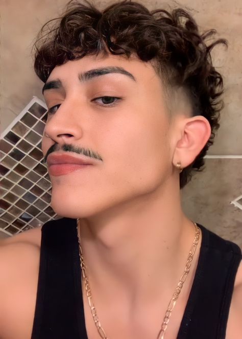 Mullet Moustache, Mexican Guys, Aesthetic Club, Haircut For Big Forehead, Mullet Fade, Fade Hair, Men Haircut Curly Hair, Mustache Styles, Men's Short Hair