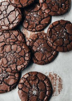 Brownie Crinkle Cookies, Crinkle Cookies Recipe, Cookie Brownie Recipe, Chocolate Crinkle Cookies, Chocolate Crinkles, Crinkle Cookies, Chocolate Craving, Brownie Cookies, Savoury Cake