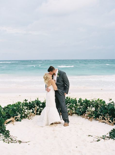 Vanessa Jaimes Floral Design created this beachfront garland, which was made of plants and driftwood. A similar setup would look lovely at your own beachfront bash. Budget Beach Wedding, Diy Beach Wedding, Wedding Atelier, Wedding Cake Tops, Wedding Ceremony Ideas, White Anemone, Wedding Altars, Wedding Beach Ceremony, Beach Wedding Photos