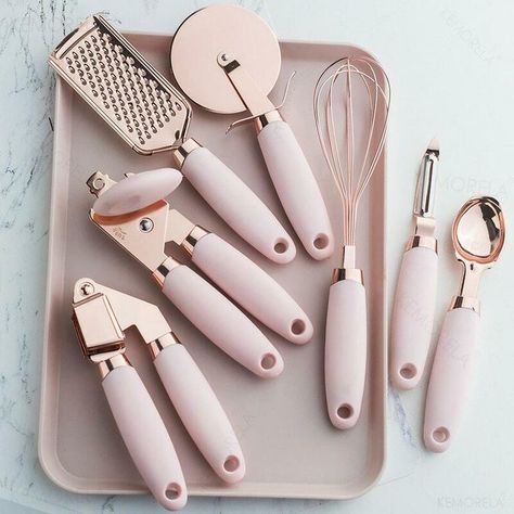 ⌂ Rose Gold Kitchen Accessories, Gold Kitchen Utensils, Gold Kitchen Accessories, Kitchen Decor Collections, Rose Gold Kitchen, Desain Pantry, Kitchen Tool Set, Astuces Diy, Accessories Kitchen