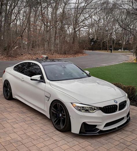 Bmw M4 White, Bmw Cake, Car Organizing, Car Decorating, Decorating Car, Cars Decor, Most Luxurious Car, Bmw White, E60 Bmw