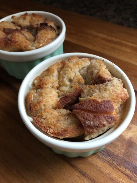 Small Bread Pudding Recipe, Mini Bread Pudding, Small Batch Bread, Bread Pudding Easy, Savory Bread Puddings, Bread Puddings, Small Batch Baking, Different Types Of Bread, Leftover Bread