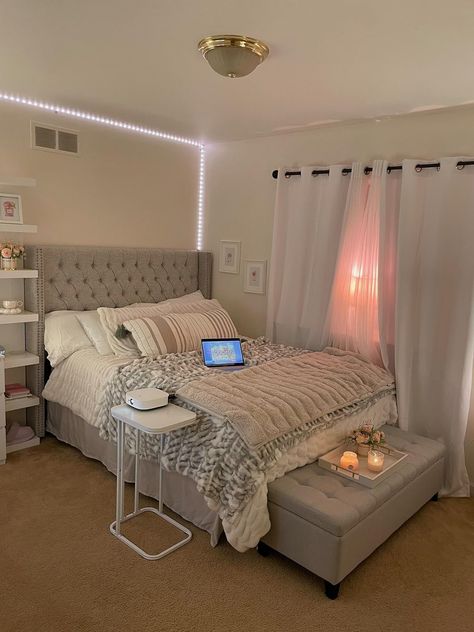 Luxury Room Bedroom, Classy Bedroom, Room Redesign, Girly Room, Redecorate Bedroom, Cozy Room Decor, Decor Ideas Bedroom, Teen Bedroom Decor, Room Design Bedroom