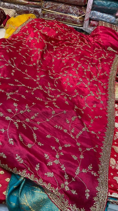 Bridal Chunni Design, Gotapatti Work Saree, Bridal Chunni, Bridal Dupatta, Lehenga Designs Simple, Latest Bridal Dresses, Fashionable Saree Blouse Designs, Fancy Sarees Party Wear, Indian Saree Blouses Designs