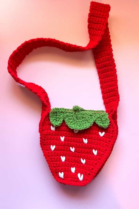 Free Crochet Strawberry Bag Pattern - thecaffeinatedsnail.com Strawberry Bag Pattern, Crochet Strawberry Bag, Strawberry Bag, Crochet Snail, Purse Patterns Free, Crochet Purse Pattern Free, Free Crochet Bag, Crochet Strawberry, Crochet Bag Pattern Free