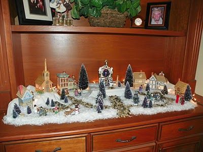 Simple Christmas Village, Halloween Lawn Decorations, Christmas Foyer, Village Tree, Xmas Village, Miniature Village, Halloween Lawn, Village Ideas, Lemax Christmas Village