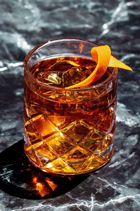 Old Fashioned Drink Aesthetic, Old Fashioned Photography, Old Fashioned Cocktail Photography, Old Fashioned Cocktail Aesthetic, Painted Cocktails, Rum Aesthetic, Old Fashioned Aesthetic, Old Fashion Drink, Drink Reference