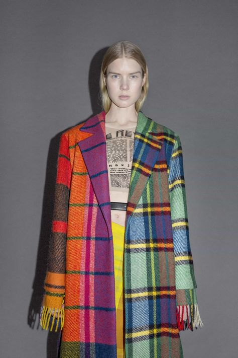 AW18 Lookbook – Rave Review Chic Coat, 2024 Style, Neue Outfits, Fashion Weeks, Mode Vintage, Mode Inspiration, Looks Vintage, Look Cool, Colorful Fashion