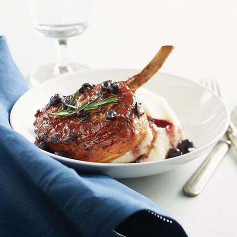 French Pork Chops with Blueberry Sauce… - Life:Beautiful Magazine Blueberry Sauce Recipe, Seared Pork Chops, Pork Chop Recipes Baked, Pork Chop Dinner, Loin Chops, Pork Loin Chops, Blueberry Sauce, Dried Blueberries, French Cooking