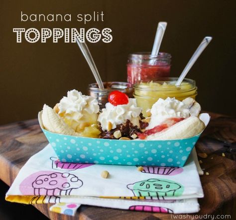 Banana Split Bar, Parties Food, Banana Split Cake, Hot Fudge Sauce, Taco Pizza, Chocolate Chip Banana Bread, Fudge Sauce, Baked Banana, Ice Cream Toppings