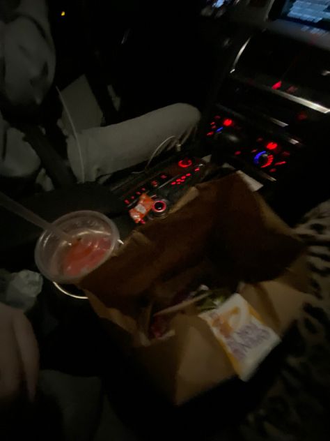 #food #aesthetic #tacos Late Night Taco Bell Aesthetic, Eating Tacos Aesthetic, Aesthetic Tacos, In Car Aesthetic, Tacos Aesthetic, Torchys Tacos, American Royals, La Apartment, Fake Pics