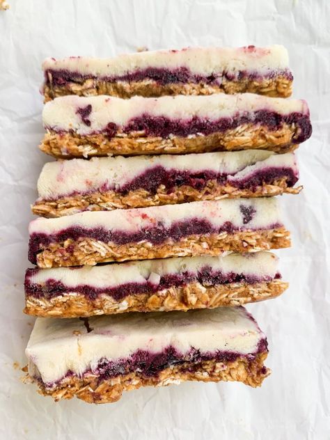 Granola Yogurt Bars, Yogurt Bars, Frozen Yogurt Bar, Frozen Greek Yogurt, No Bake Summer Desserts, Yogurt Bites, Yogurt Bar, Refreshing Snacks, Healthy Bars