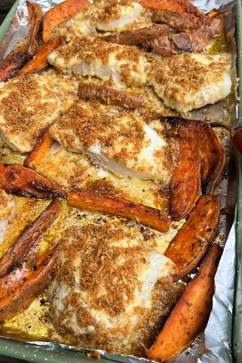 Crispy Topped Sheet Pan Fish Sheet Pan Fish, Seafood Bisque, Breakfast Appetizers, Sheet Pan Suppers, Recipe Sheets, Turkey Meatloaf, Drying Dill, Appetizer Salads, Main Courses