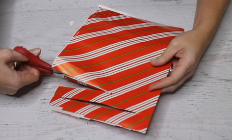 Bow From Wrapping Paper, Bow Out Of Wrapping Paper, Wrapping Paper Scraps, Wrapping Paper Bows, Paper Bows, Make A Bow, Creative Gift Wraps, Accordion Fold, Paper Bow