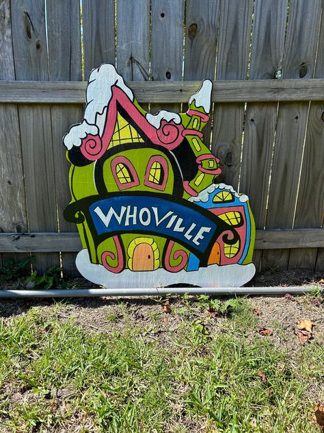 Whoville Town House Grinch Outdoor Wood Yar Art - Etsy Canada Whoville Drawing, Whoville Houses Diy Decorating Ideas, Diy Whoville Village, Whoville People, Whoville Houses, Grinch Yard Decorations, Grinch Village, Grinch Door, Dallas Cowboys Christmas