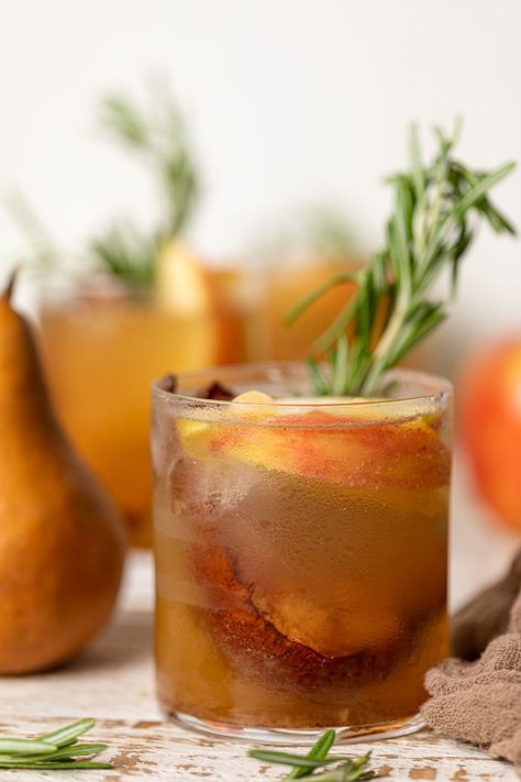 Roasted Apple Pear Mocktail - Orchids + Sweet Tea Pear Mocktail, Recipes 3 Ingredients, Easy Mocktail Recipes, Apple Drinks, Roasted Apples, Mocktail Recipes, Thanksgiving Drinks, Seasonal Fruit, Honeycrisp Apples