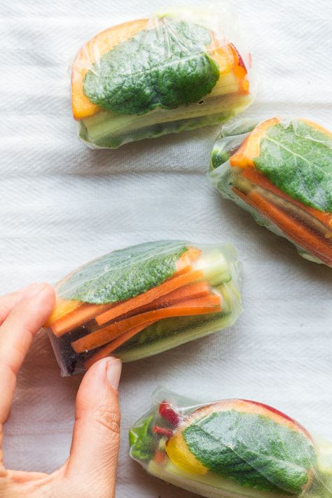 Vegan summer rolls with nectarine - Lazy Cat Kitchen Spring Roll Peanut Sauce, Chicken Rice Paper Rolls, Vietnamese Spring Rolls Recipe, Recipes Vietnamese, Roast Chicken And Rice, Hot Weather Meals, Spring Roll Sauce, Vegan Spring Rolls, Vietnamese Rice