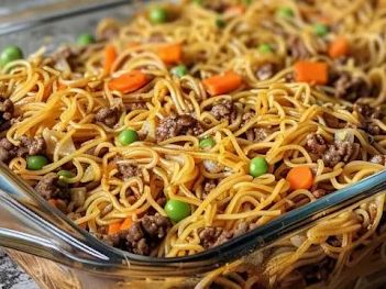 Ground Beef Chow Mein Casserole Dessert Casseroles Recipes, Recipes With Chow Mein Noodles, Ground Beef Chow Mein Casserole, Unique Supper Ideas, Chinese Casserole Recipes, Hamburg Casserole Recipes, Ground Beef Chinese Recipes, Casserole Recipes For Dinner Ground Beef, Chinese Hotdish