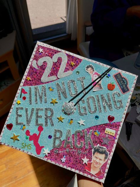 Harry Styles Inspired Senior Pictures, Graduation Cap Designs Inspiration, Harry Styles Inspired Graduation Cap, Graduation Cap Harry Styles, Harry Styles Cap Decoration, Grad Cap Ideas Harry Styles, Harry Styles Graduation Cap Ideas, Graduation Cap Designs Harry Styles, One Direction Graduation Cap