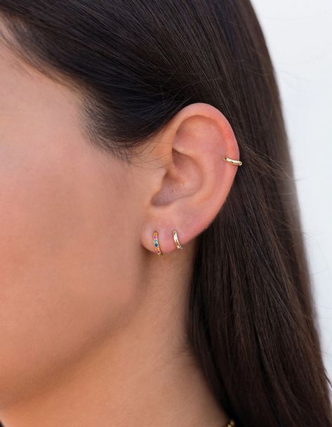 Seconds And Helix Piercing, Helix Piercing Ideas Stud, Piercing Both Ears, Piercings Helix Ear, Minimalist Ear Piercings Ideas, Two Ear Piercings, Ušný Piercing, Bijoux Piercing Septum, Helix Piercing Stud