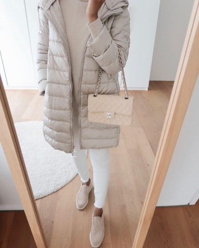 Puffer jacket outfit ideas. Loro Piana Open Walk boots. Chanel Small flap bag. Max Mara Cube. Loro Piana Open Walk Outfit, Loro Piana Open Walk, Walk Outfit, Style Puffer Jacket, Jacket Ootd, Puffer Jacket Outfit, Minimalist Fashion Women, Classy Winter Outfits, Oufits Casual