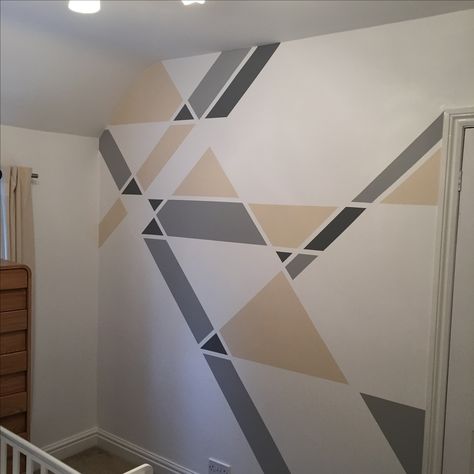 Geometric Wall Bedroom, Wall Paint Diy, Art Studio Bedroom, Diy Wall Paint, Patterns To Paint, Bedroom Paint Design, Diy Wall Design, Paint Decoration, Studio Bedroom