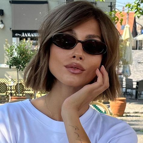 SVETA Radanov on Instagram: "casual sunday coffee//" Brown Hair Bob With Highlights, Styling Shorter Hair, Bluntcut Bob Chin Length, Blowdry Short Hair, Short Light Brown Hair With Blonde Highlights, Dark Brown Bob, Short Brown Bob, Modern Pixie, Cute Short Hair