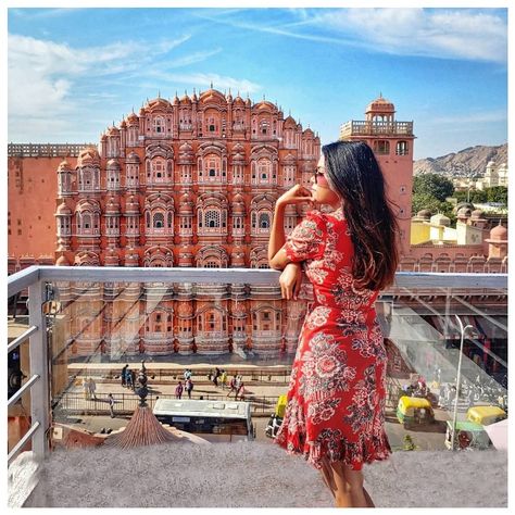 Poses In Rajasthan, Hawamahal Jaipur, Jaipur Photography, Hawa Mahal Jaipur, Tattoo Cafe, Hawa Mahal, Travel Photoshoot, Travel Pose, Travel Infographic