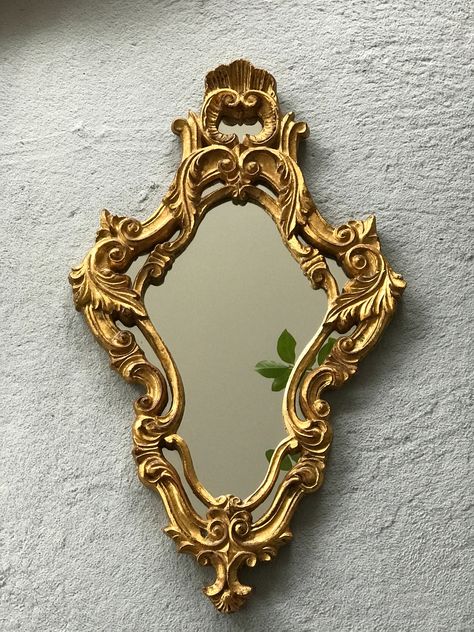 Romantic Baroque Oval Mirror, Acanthus Ornaments Golden Mirror, Shabby Chic, Luxury Home Decor, Vintage Wall mirror, Wedding Gift Ideas.  Offered here Charming and Elegant antique golden floral gesso frame with Acanthus Leaves. this mirror not just for the bathroom or entryway but itself such unique piece of art although the age wearing and usage.  Condition:-  Shabby chic, with sign of age and used. (please note the photos).  Dimensions :-  heigh = 79 cm = 31 inches. wide = 47 cm = 18.5 inches. Oval Vintage Mirror, Ornamental Mirror, Baroque Decoration, Home Decor Victorian, Mirror Wedding, Victorian Mirror, Golden Mirror, Baroque Frames, Ornament Drawing