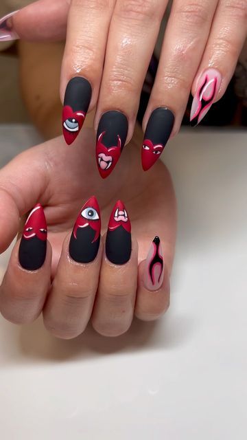 𝕁𝕒𝕪𝕕𝕖 on Instagram: "I love what I do 🥹🥰🫶🏼💅🏼👩🏻‍🎨" Creepy Valentines Nails, Valentines Day Nail Art Designs, Gothic Valentines Day Nails, Anti Vday Nails, Character Valentines Nails, Anti Valentine Nails, Horror Valentines Nails, Dark Valentine Nails, Goth Valentines Day Nails