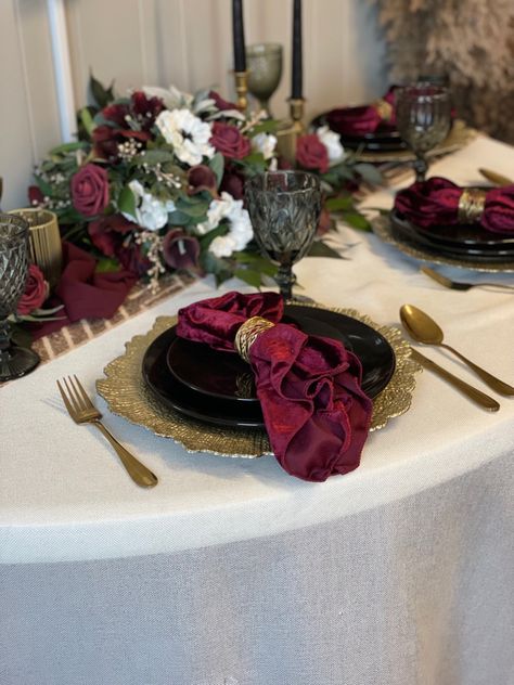 Brown Dinner Table, Ivory Wedding Decor, Burgundy Weddings, Silver Color Scheme, Black Tablecloth, Black Runners, Beige Wedding, Dinner Party Table, Gold Bridal Showers