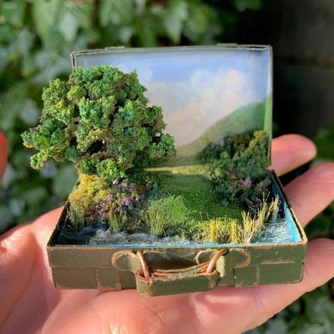 Camping Diorama, Book Diorama, Mint Tins, Miniature Rooms, 3d Painting, Miniature Crafts, Mini Things, Miniature Fairy Gardens, Miniature House